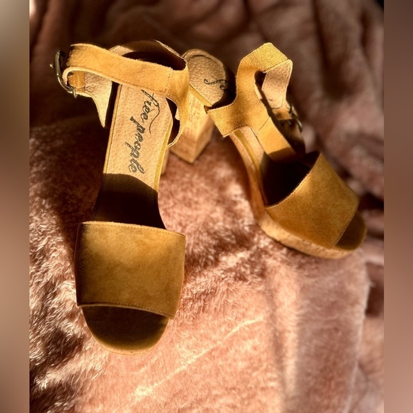 NIB Free People Women's Brooke Platform Tan Size 40 - Picture 4 of 7